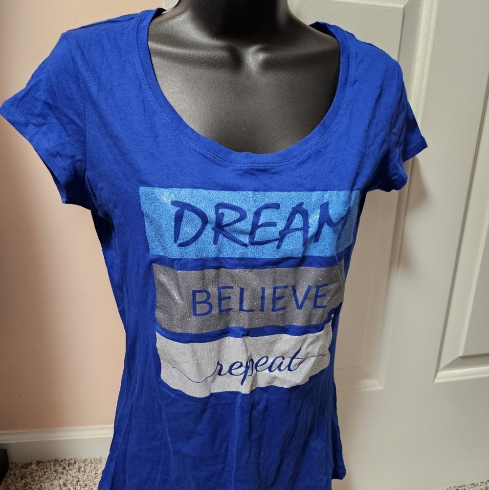 New York & Company Vibrant Blue Short Sleeve Tee with Graphic Design